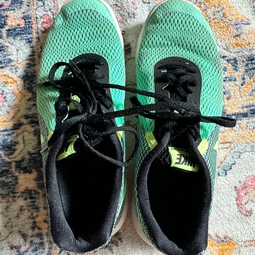 Nike: Women's Flex Experience RN 6 Running Tennis Shoes Sneakers Green Size 8.5 - Picture 4 of 7